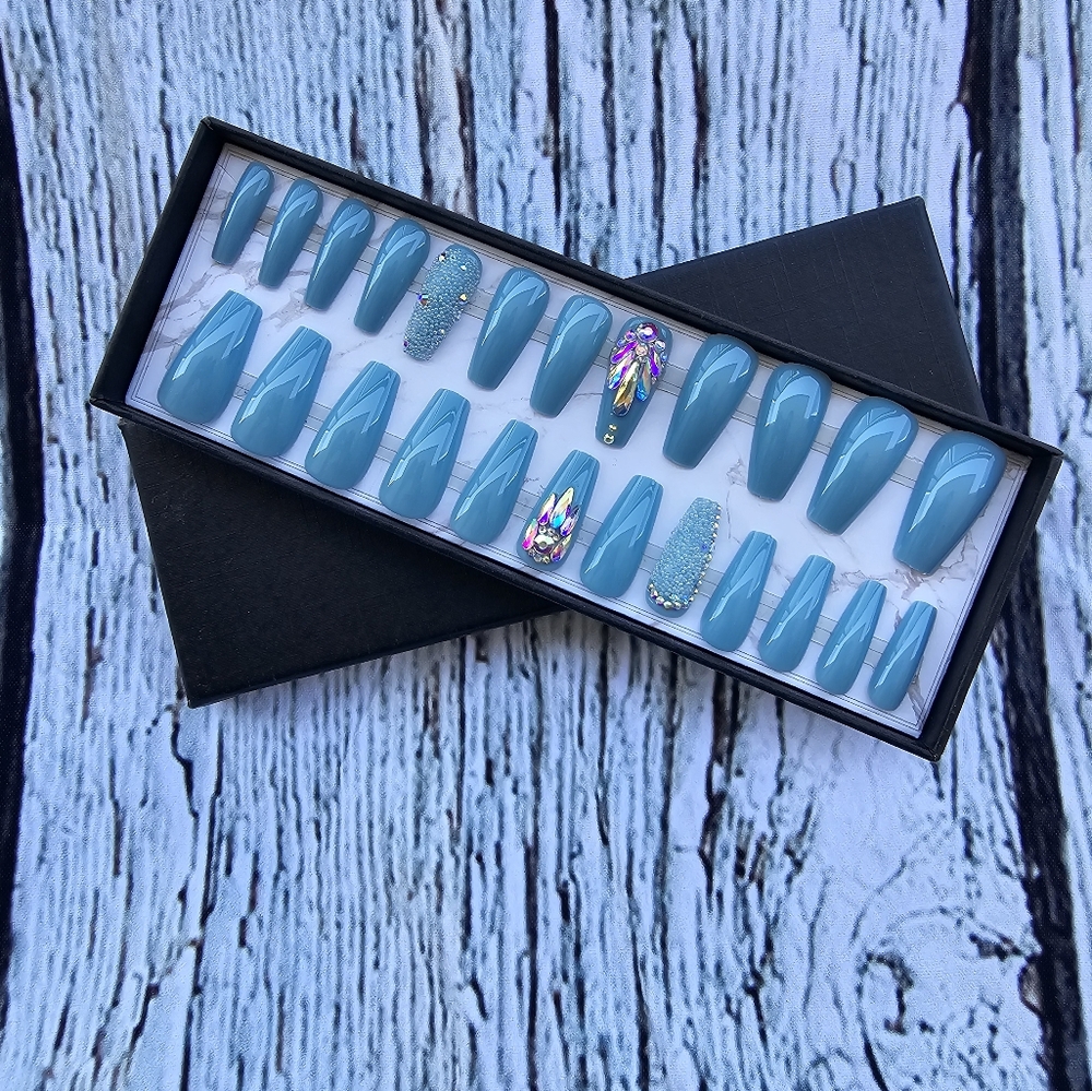 Press on nails